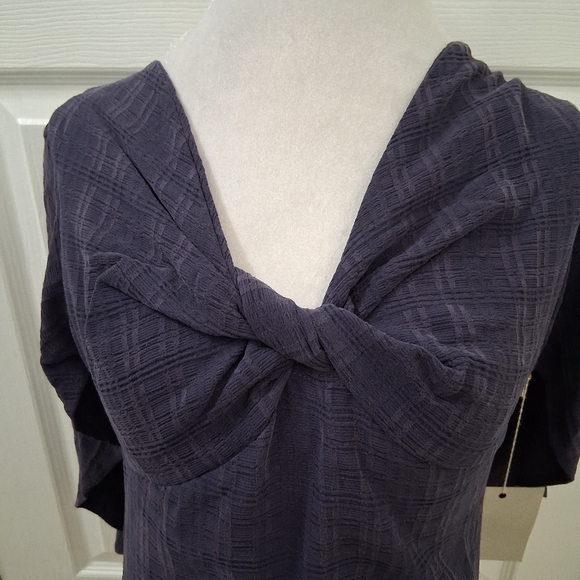 NWT Studio SKB Plum Twisted Neckline Textured Top   Size XS - Picture 2 of 13